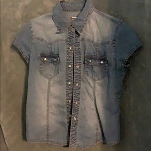 GAP Pearl-snap denim short sleeve button up